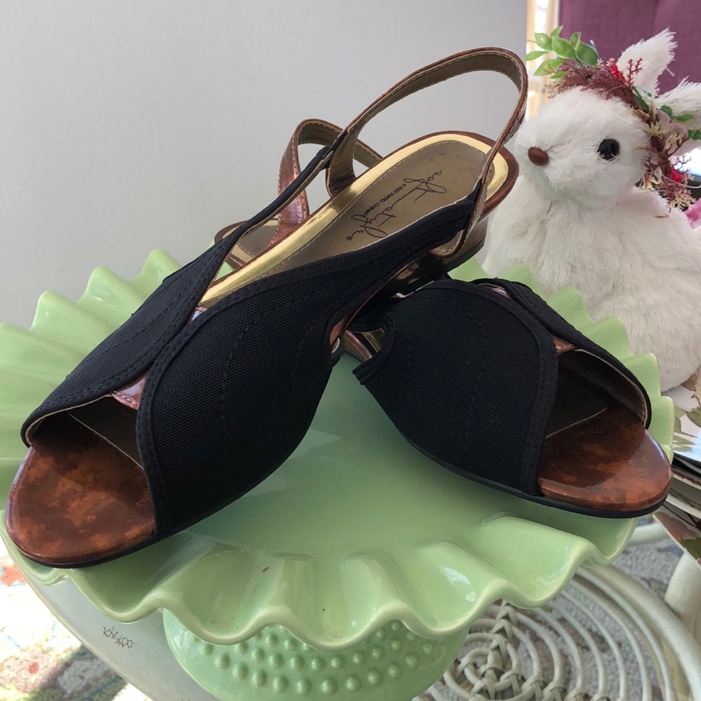 Ladies wedge Sandals 7.5 by Soft Styles, Hush P